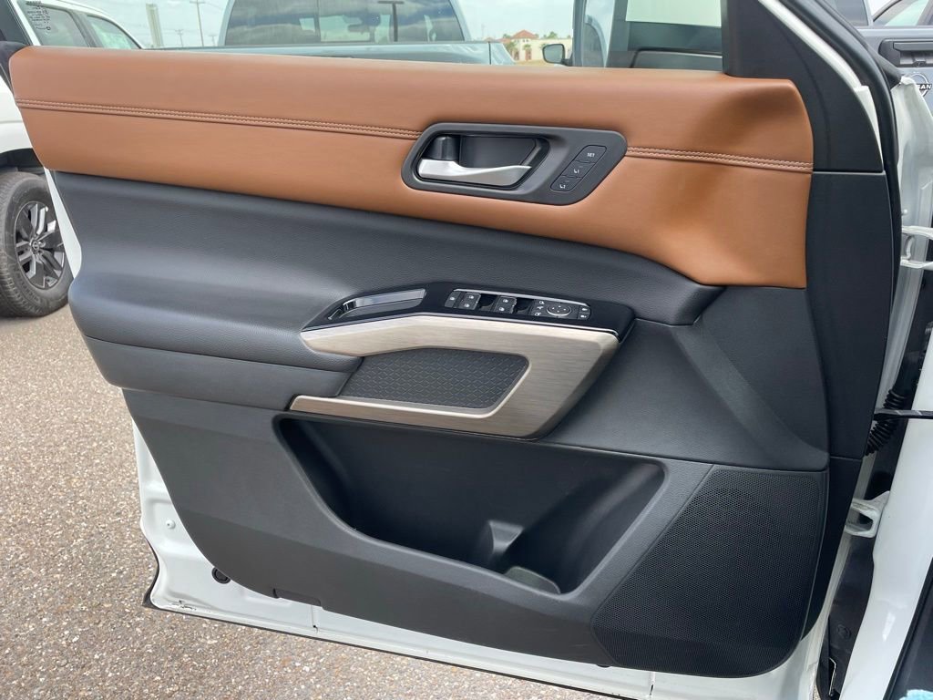 Certified 2023 Nissan Pathfinder Platinum image 11