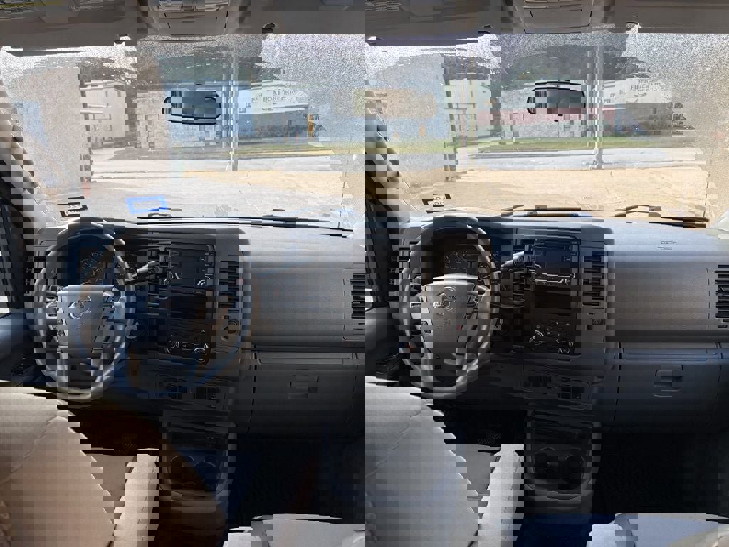 Used 2018 Nissan NV 3500 S image 30