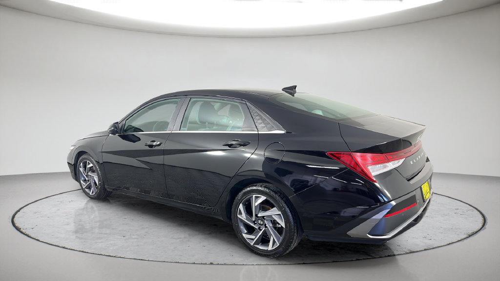 Used 2024 Hyundai Elantra Limited FWD image 4