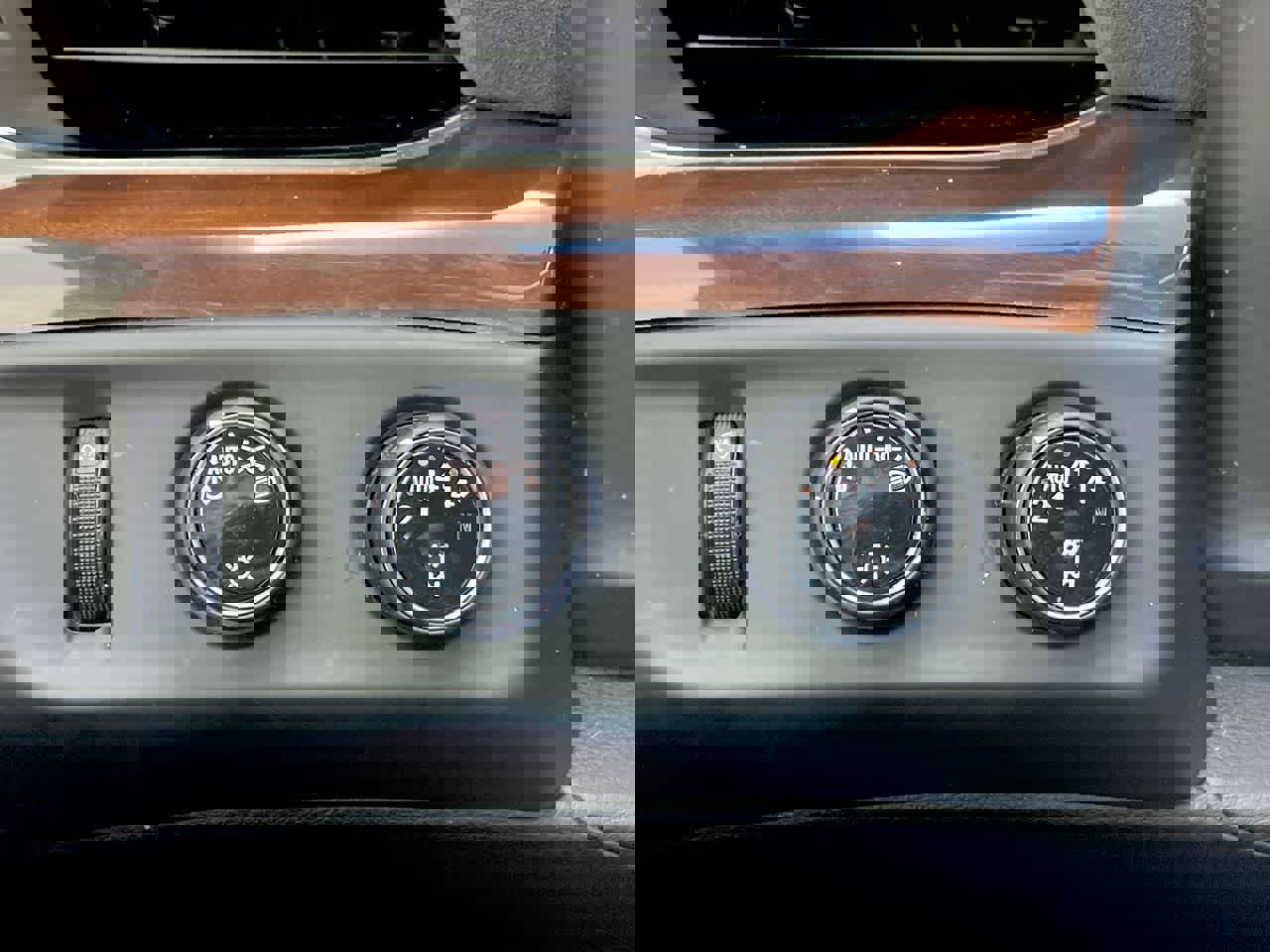 Used 2018 Cadillac Escalade ESV Luxury image 34