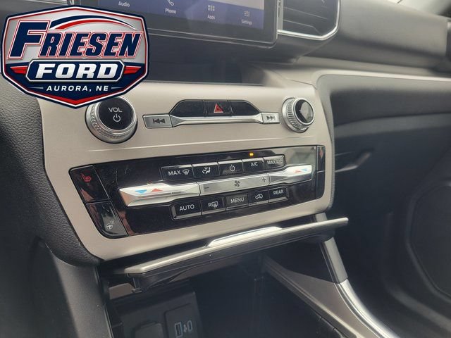 Used 2023 Ford Explorer XLT w/ Equipment Group 202A AWD/4WD image 22