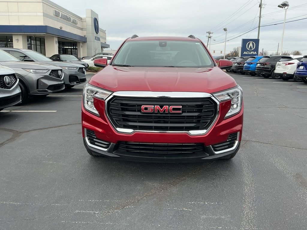Used 2024 GMC Terrain SLE w/ Driver Convenience Package image 7