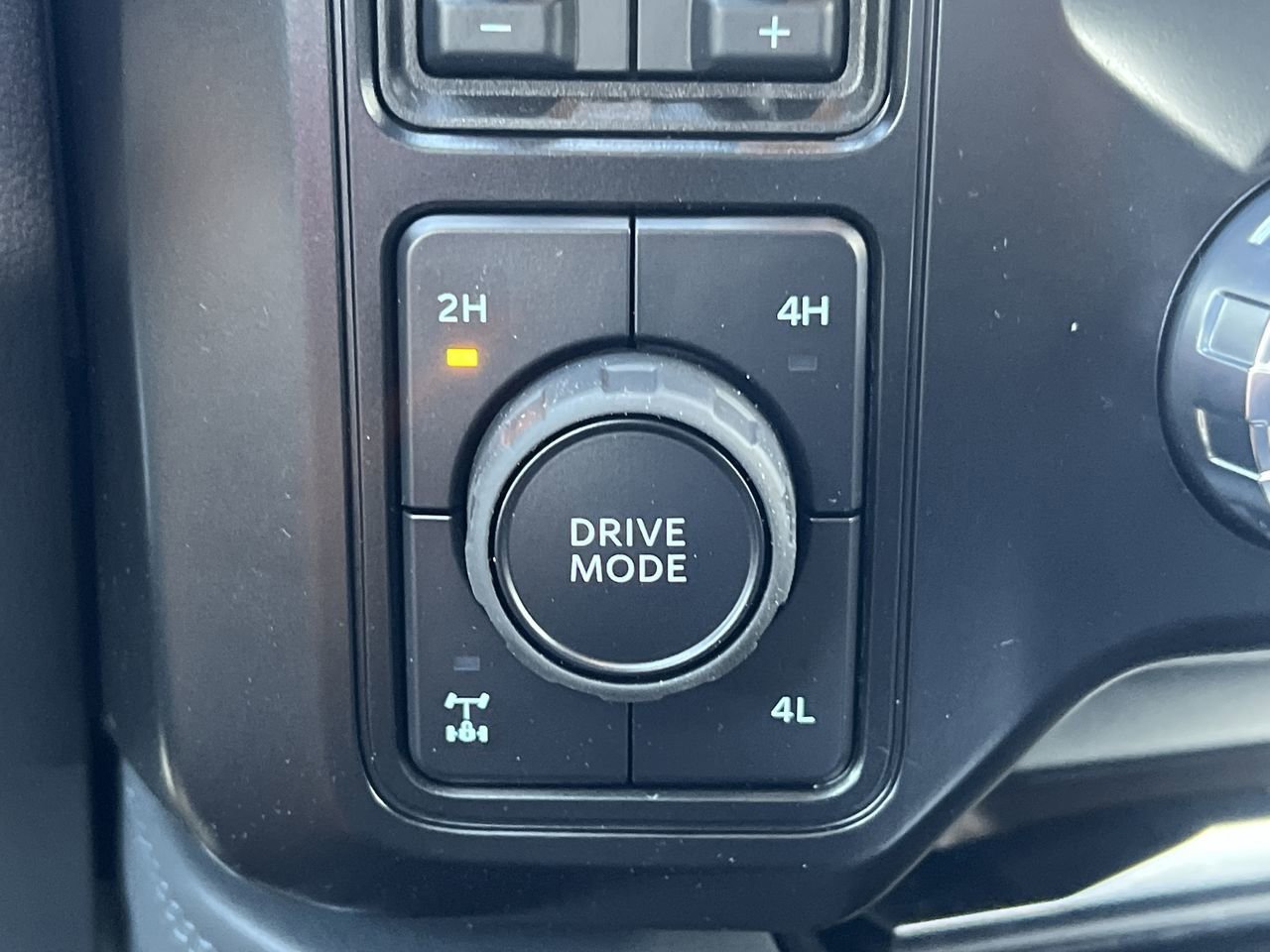 New 2026 Ford F250 Platinum w/ FX4 Off-Road Package image 28