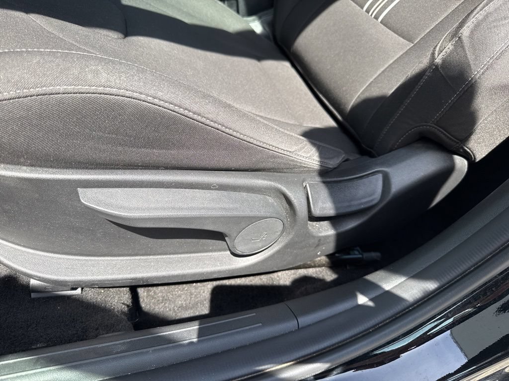 Used 2023 Hyundai Elantra SEL w/ Preferred Accessory Package FWD image 23