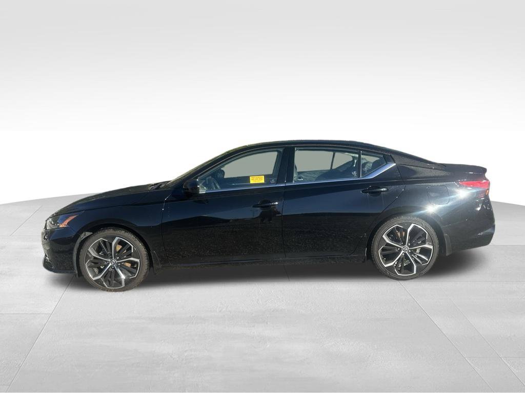Used 2023 Nissan Altima 2.5 SR w/ SR Premium Package FWD image 4