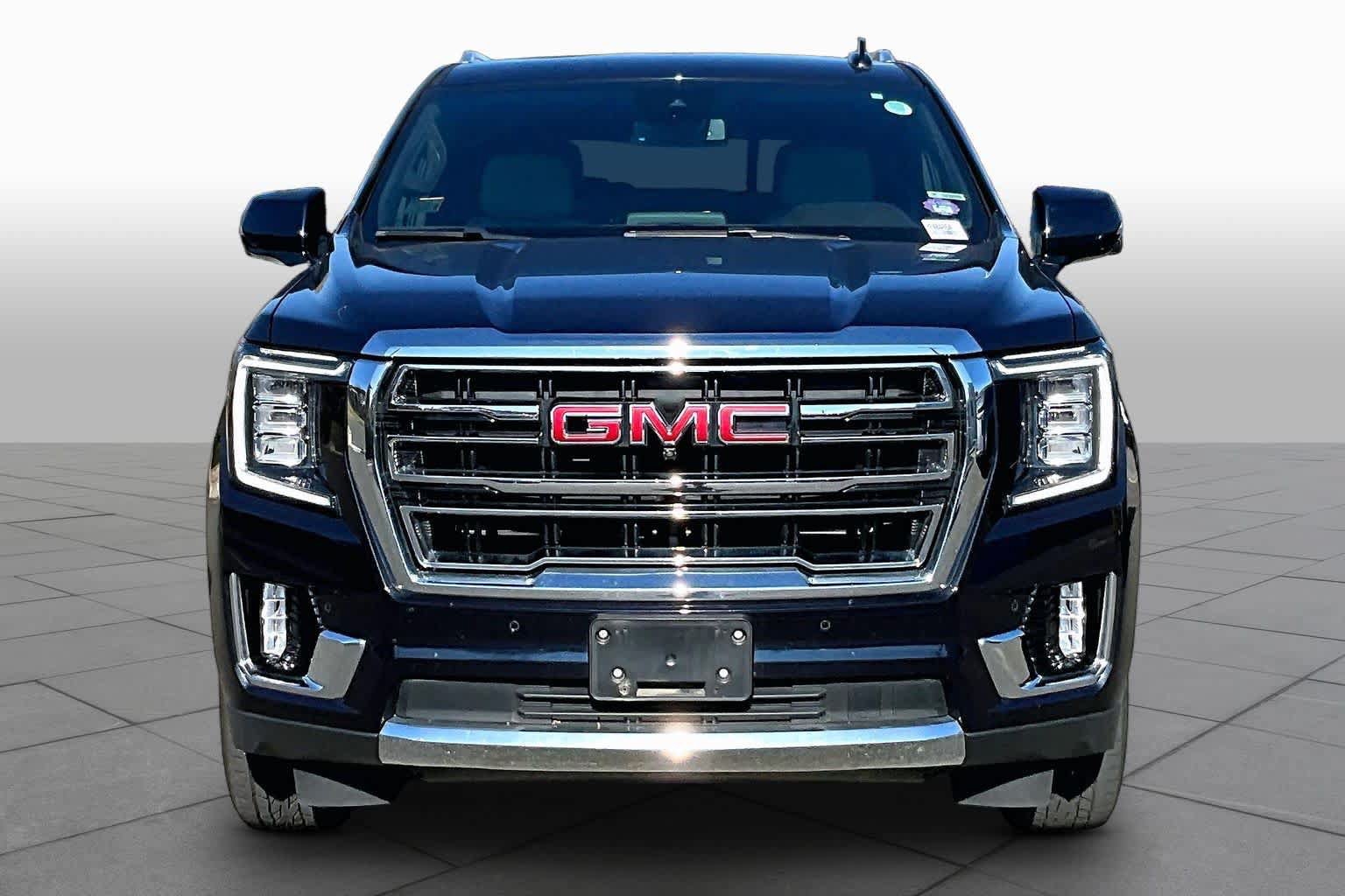 Used 2023 GMC Yukon SLT w/ SLT Luxury Package AWD/4WD image 3