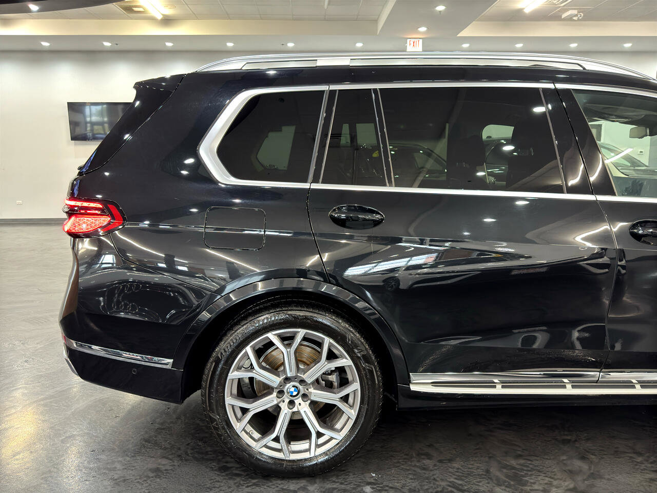 Used 2023 BMW X7 xDrive40i w/ Premium Package image 14