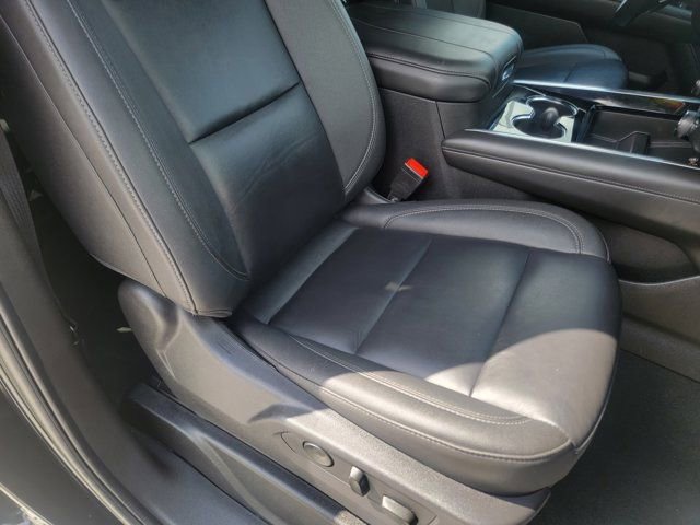 Used 2025 Chevrolet Suburban Z71 AWD/4WD image 10