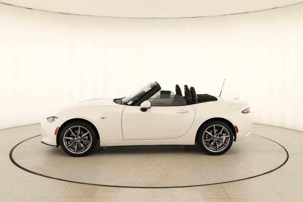 Used 2022 MAZDA MX-5 Miata Grand Touring w/ Weather Package RWD image 2