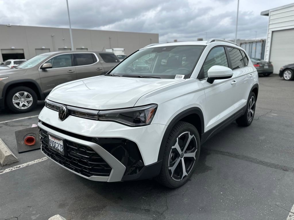 Used 2025 Volkswagen Taos SEL AWD/4WD image 3