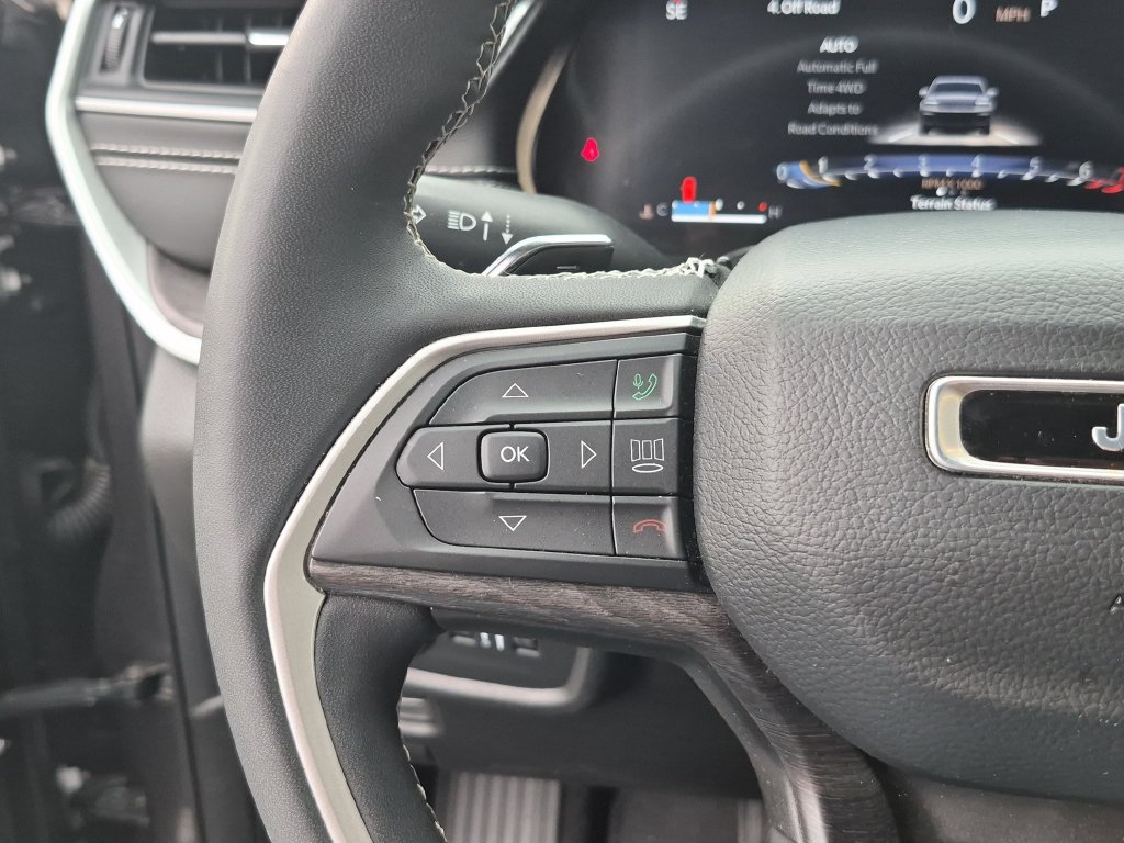 Used 2023 Jeep Grand Cherokee L Limited w/ Black Appearance Package AWD/4WD image 35