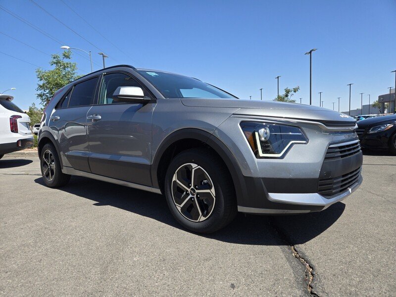 New 2026 Kia Niro LX FWD video 2