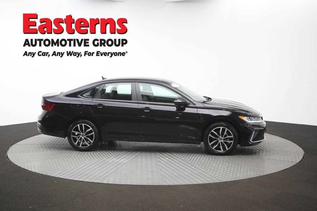 Used 2025 Volkswagen Jetta SE FWD image 46