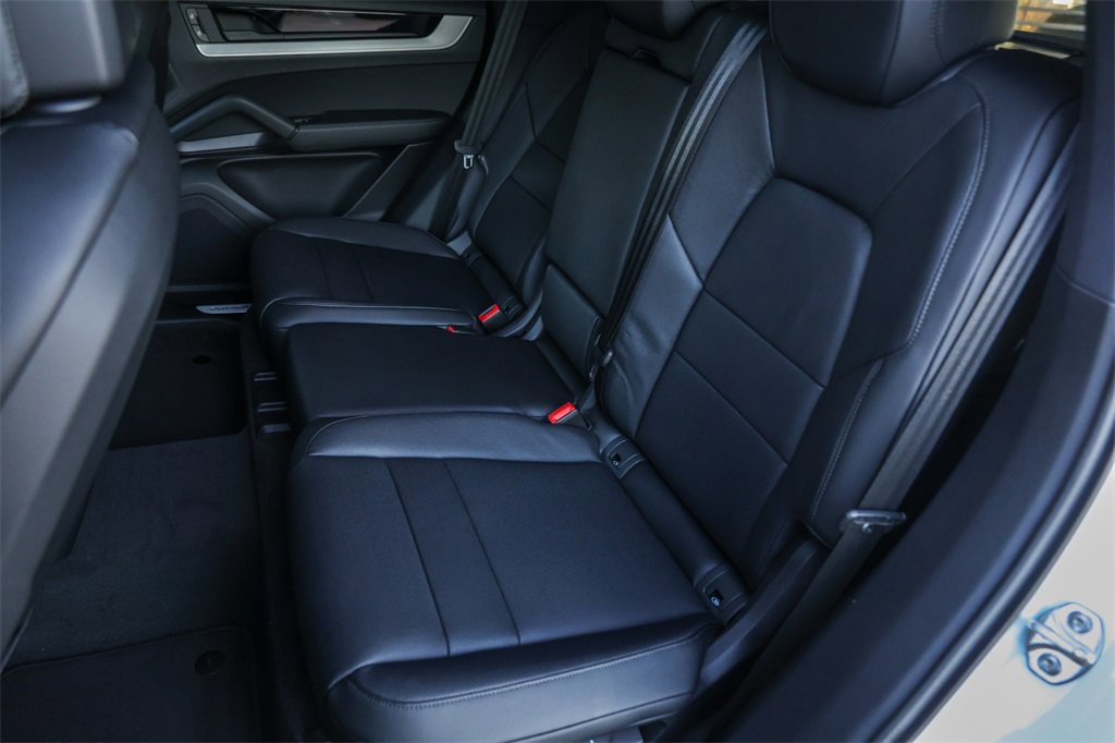 Used 2025 Porsche Cayenne image 22