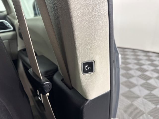 Used 2023 Chrysler Pacifica Touring-L image 26