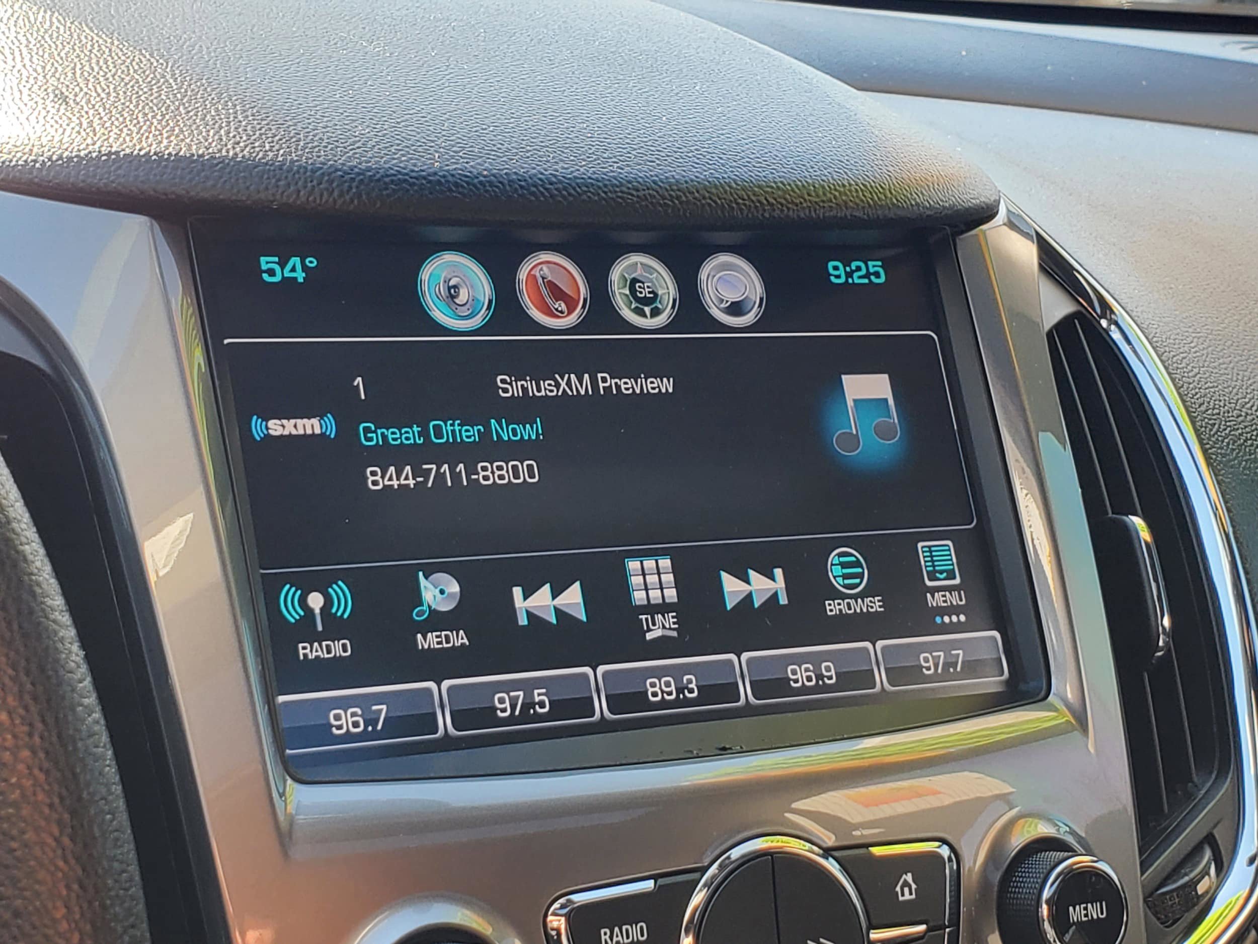 Used 2018 Chevrolet Cruze LT FWD image 18