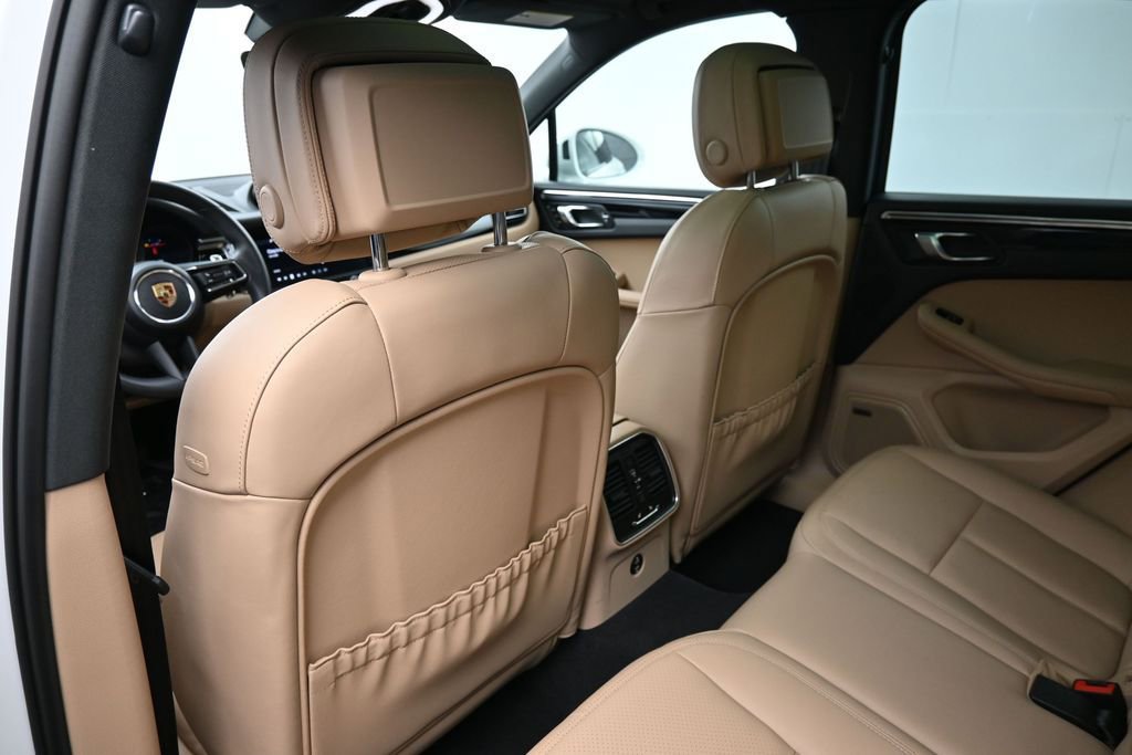 Certified 2025 Porsche Macan AWD/4WD image 8