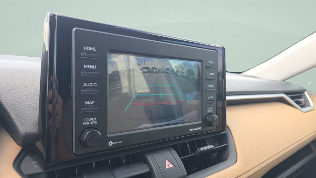 Used 2021 Toyota RAV4 XLE w/ Convenience Package FWD image 18