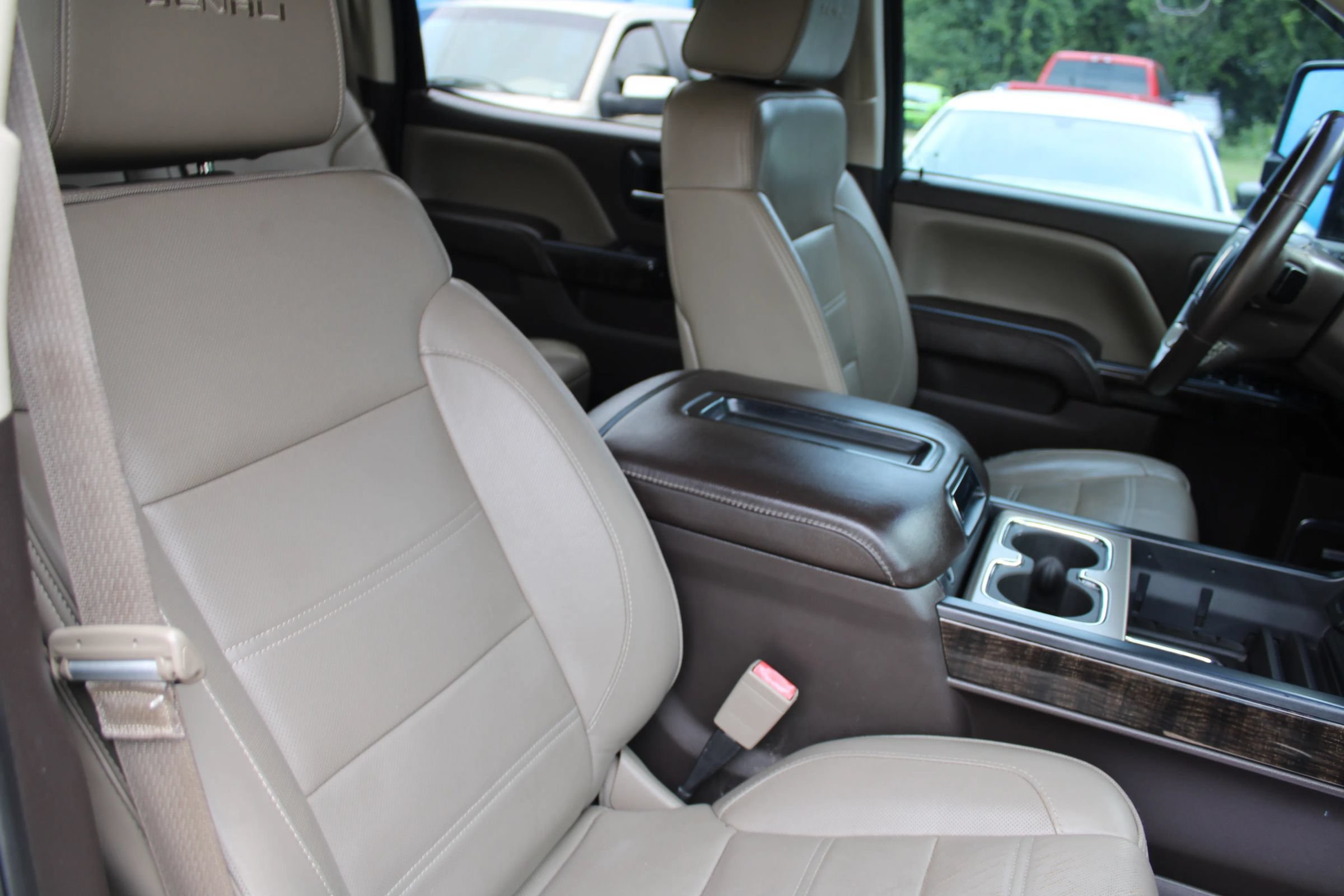 Used 2015 GMC Sierra 2500 Denali w/ Duramax Plus Package AWD/4WD image 23