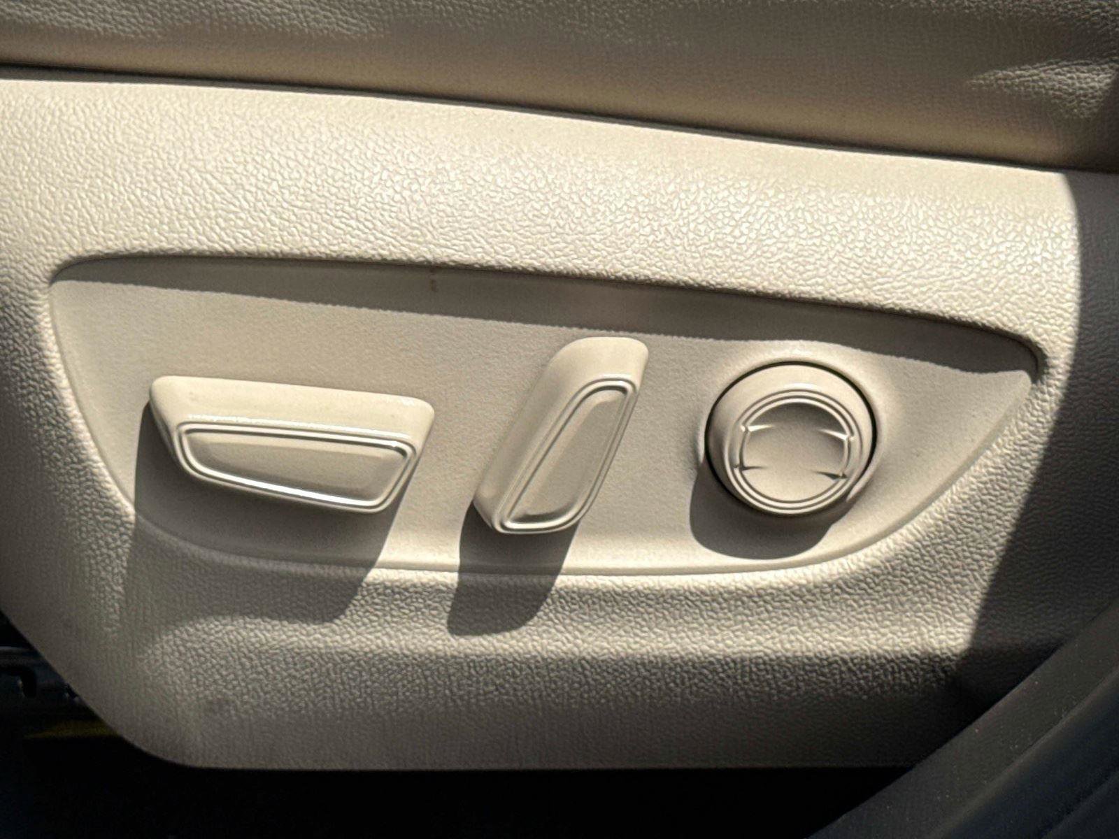Used 2024 Toyota Highlander Platinum FWD image 21