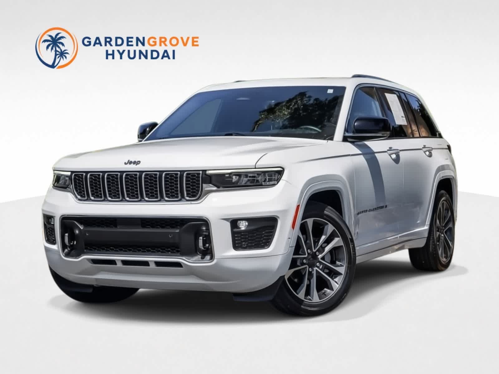 Used 2022 Jeep Grand Cherokee Overland w/ Luxury Tech Group IV AWD/4WD image 1
