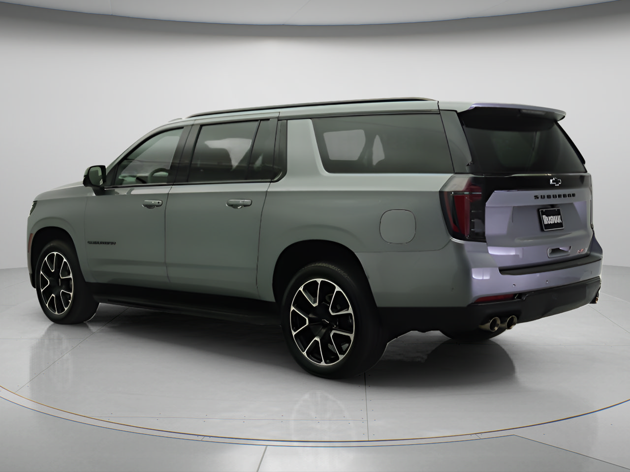 Used 2026 Chevrolet Suburban RST RWD image 2