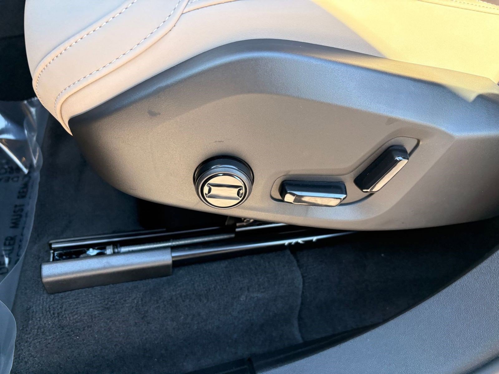 New 2026 Volvo XC90 B6 Plus w/ Protection Package image 13