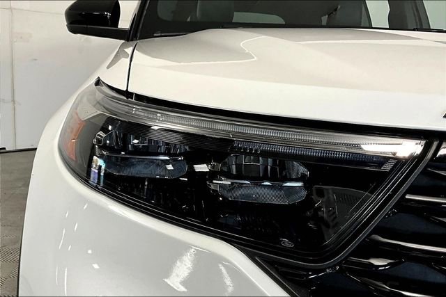 Used 2023 Ford Explorer ST-Line image 28