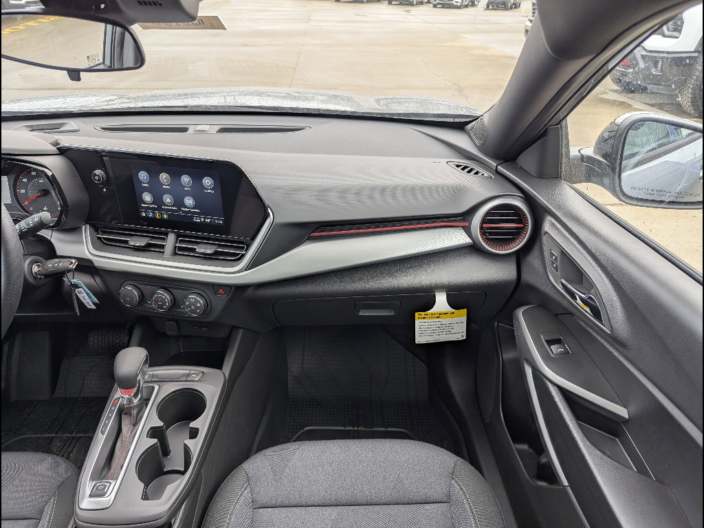 New 2026 Chevrolet Trax RS w/ Sunroof Package image 4