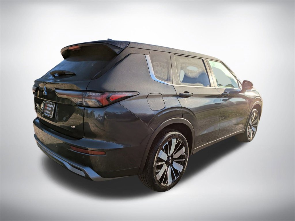 New 2025 Mitsubishi Outlander SE image 4