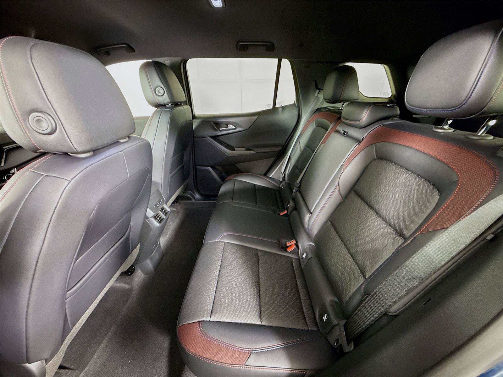 New 2026 Chevrolet Equinox RS w/ Convenience Package III AWD/4WD image 17