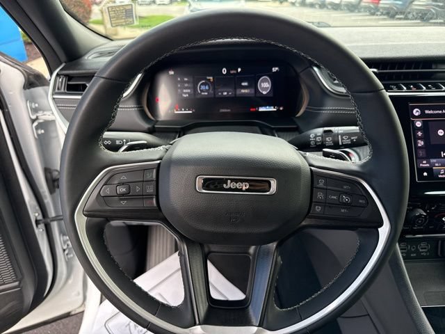 Used 2025 Jeep Grand Cherokee Altitude AWD/4WD image 22