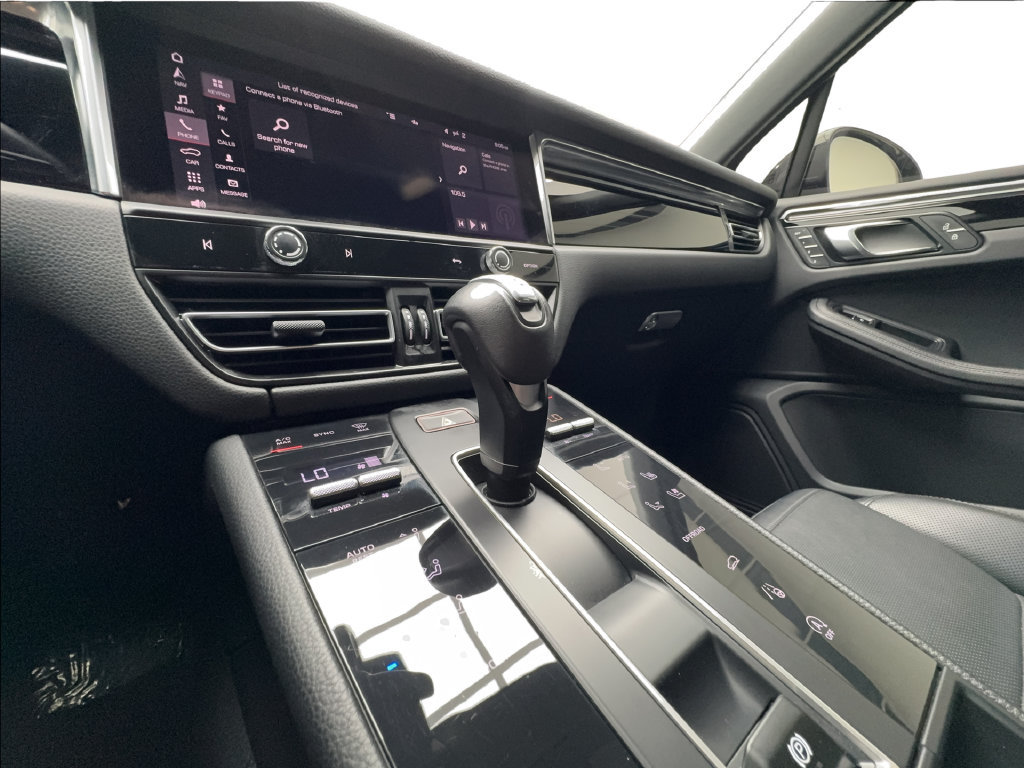 Used 2024 Porsche Macan w/ Premium Plus Package AWD/4WD image 49