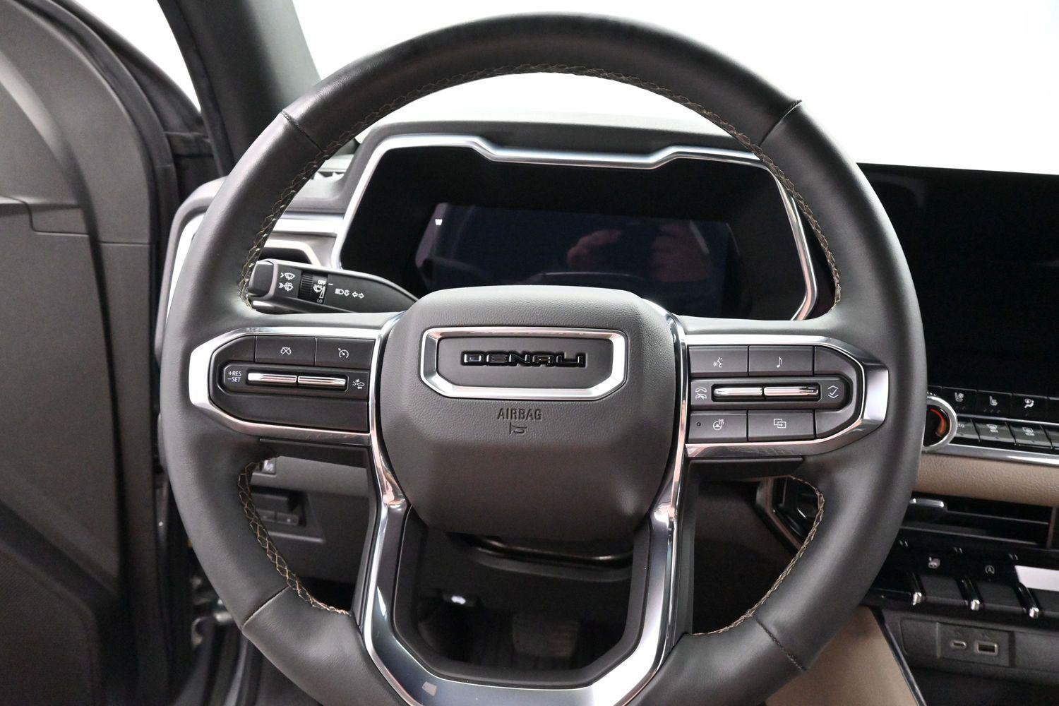 Used 2023 GMC Canyon Denali AWD/4WD image 17
