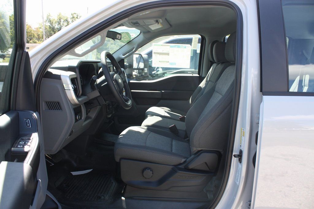 New 2026 Ford F250 XL w/ XL Chrome Package image 11