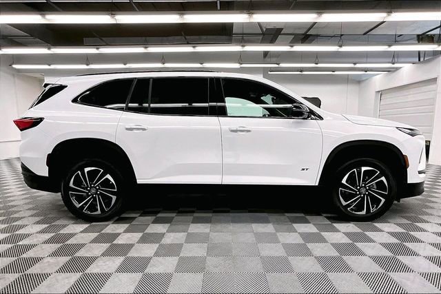 Used 2025 Buick Enclave Sport Touring image 15