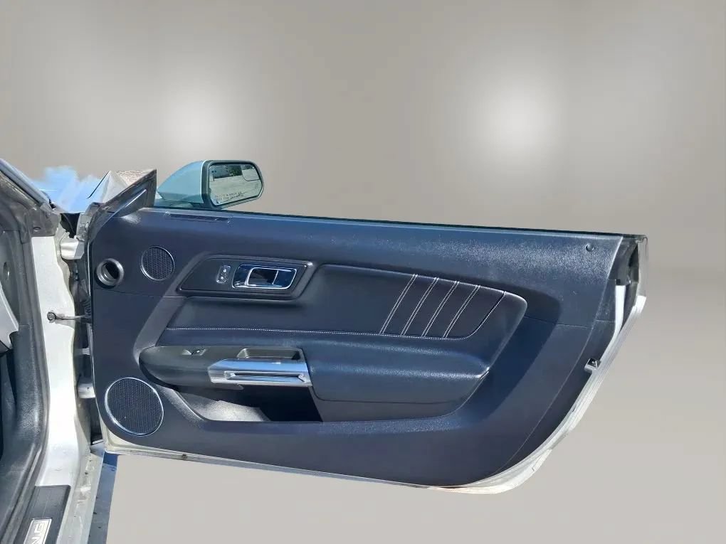 Used 2016 Ford Mustang Premium RWD image 32
