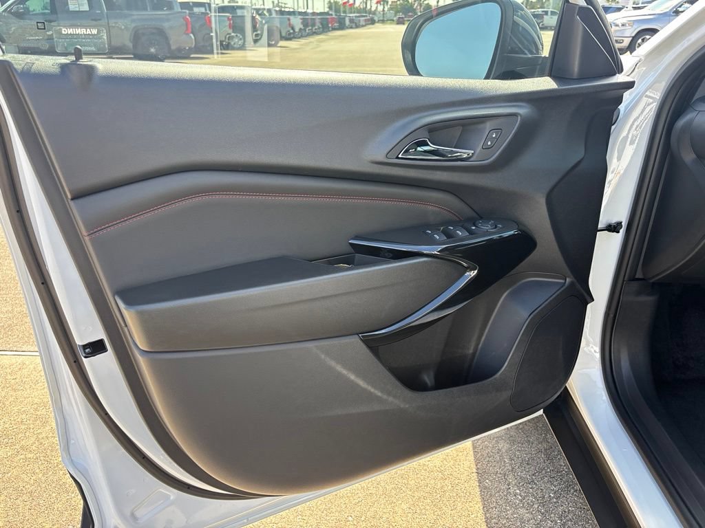 Used 2026 Chevrolet Trax RS FWD image 19