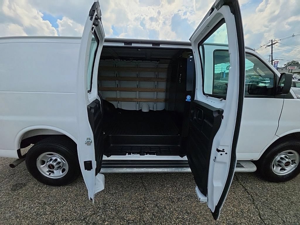Used 2025 GMC Savana 2500 w/ Driver Convenience Package RWD image 30