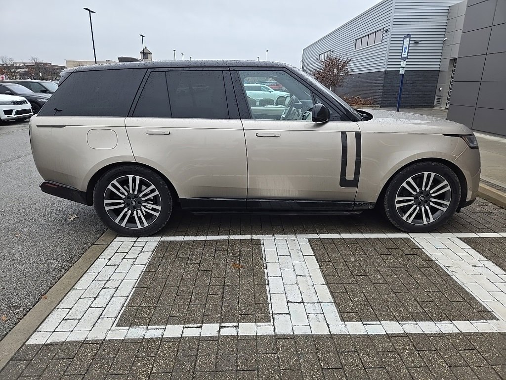 Used 2023 Land Rover Range Rover SE image 4
