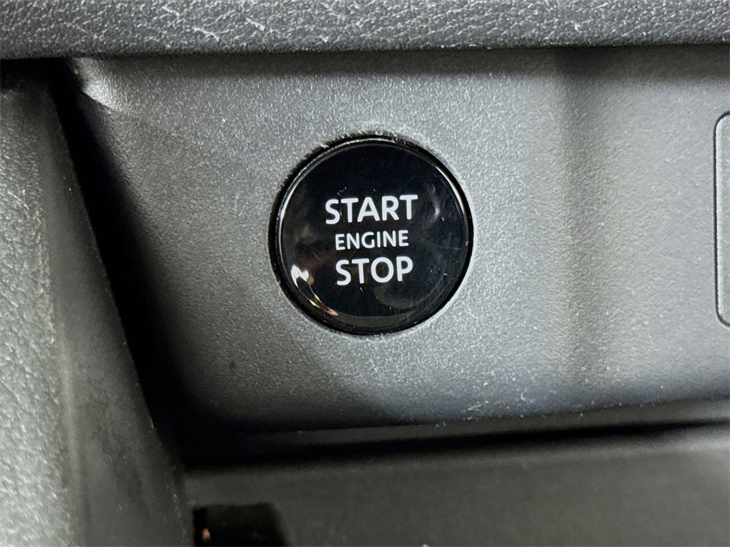 Used 2024 Nissan Rogue SV image 32