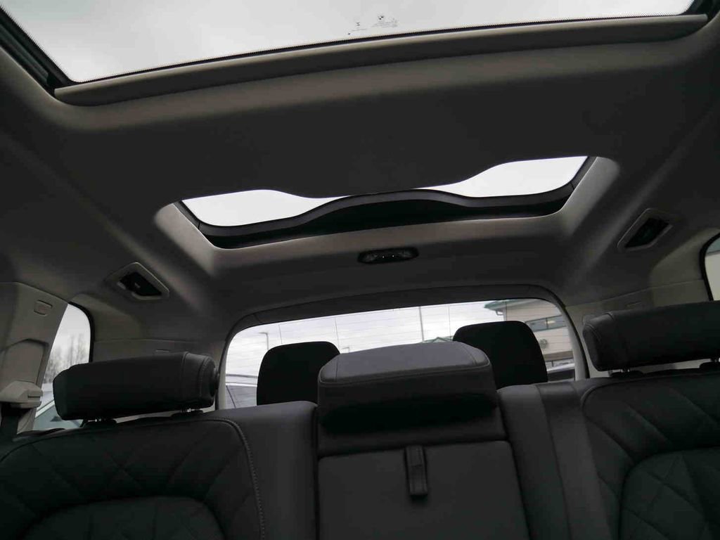 Used 2024 BMW X7 xDrive40i image 36