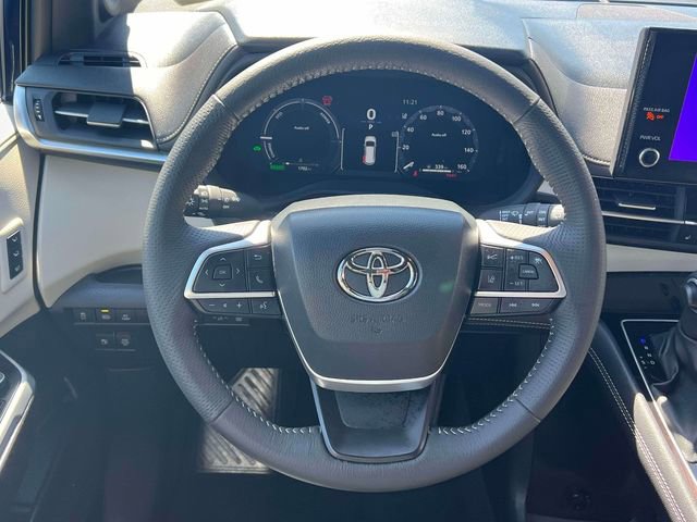 Certified 2025 Toyota Sienna Limited image 14