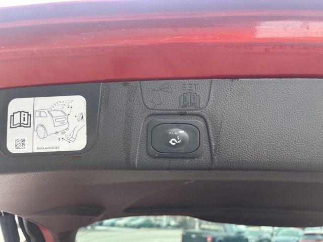 Used 2018 Ford C-MAX Titanium w/ Equipment Group 301A image 12