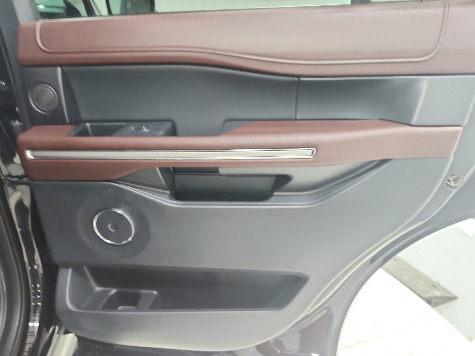 Used 2024 Ford Expedition Limited image 43