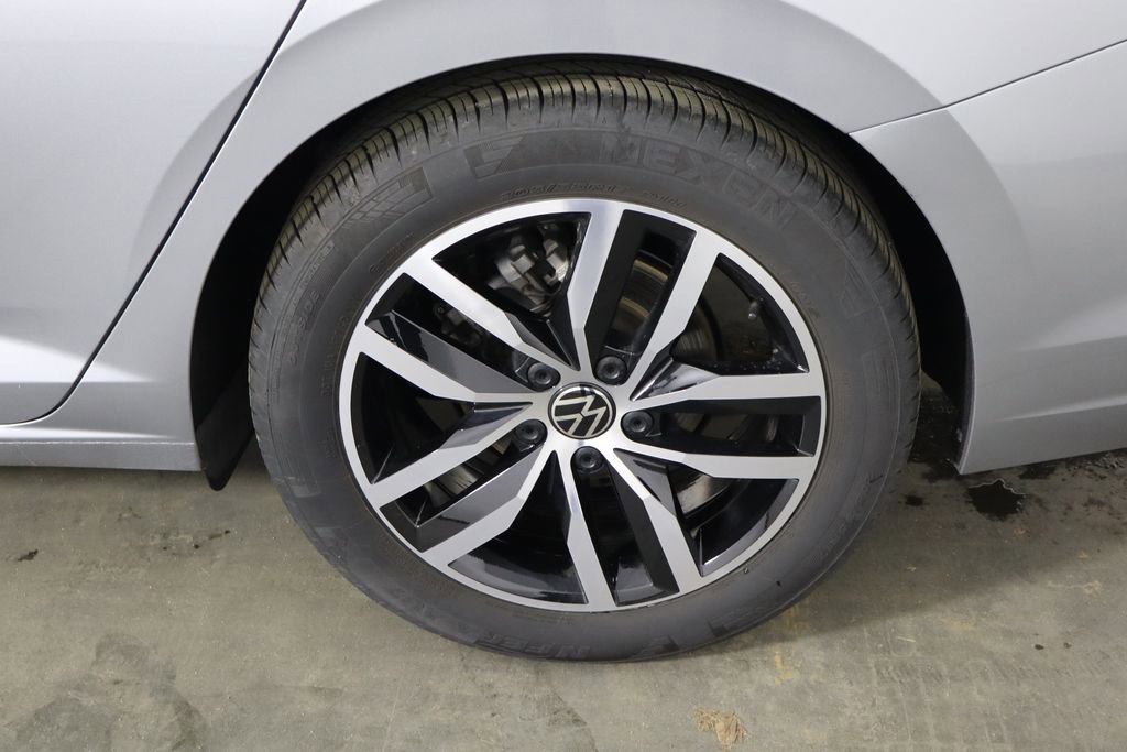 Used 2025 Volkswagen Jetta SE image 41