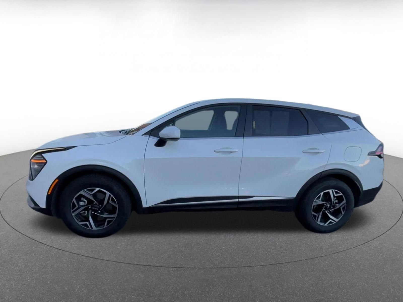 Used 2025 Kia Sportage LX FWD image 9