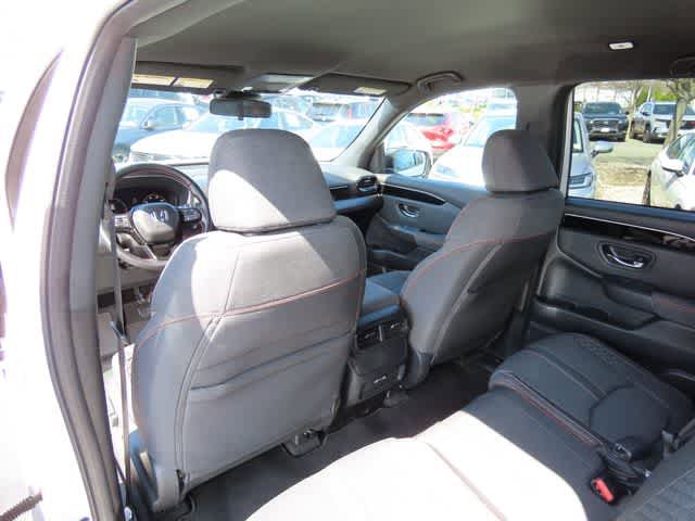 Used 2023 Honda Pilot Sport image 17