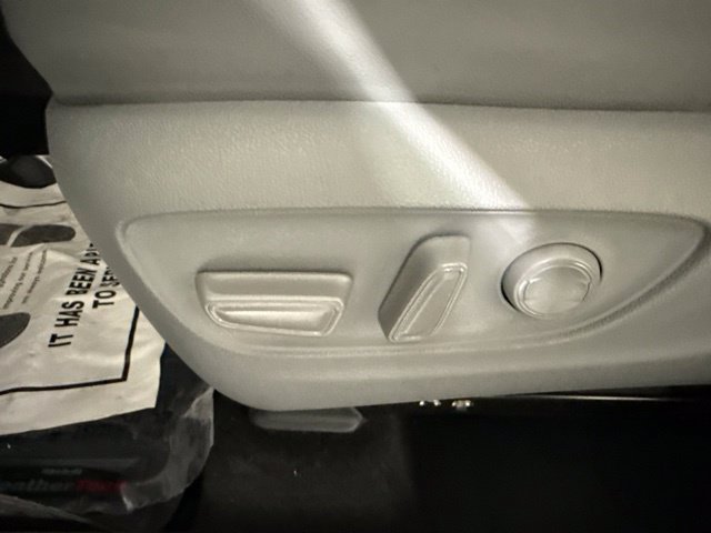 Used 2022 Toyota Highlander XLE AWD/4WD image 22