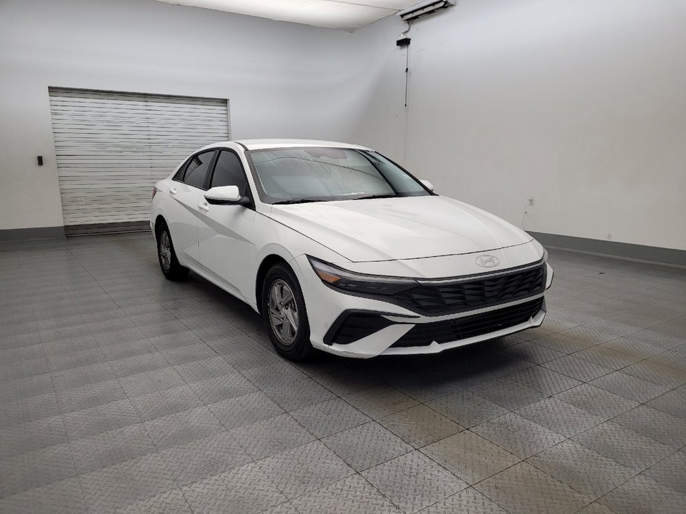 Used 2025 Hyundai Elantra SE FWD image 13